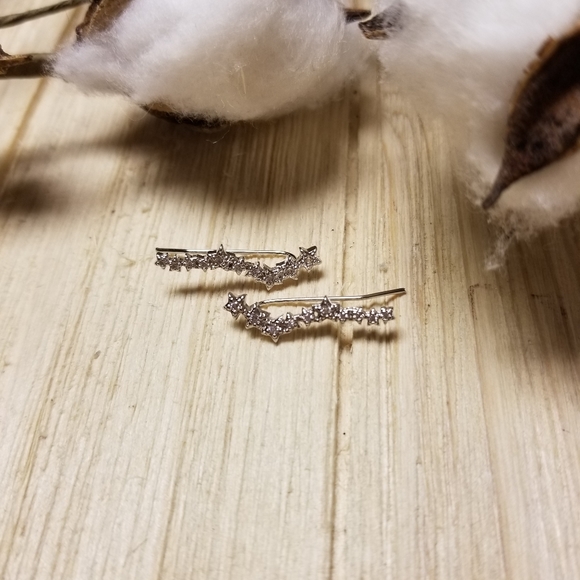 ⭐⭐Super Adorable Star Ear climbers⭐⭐ - Picture 4 of 5